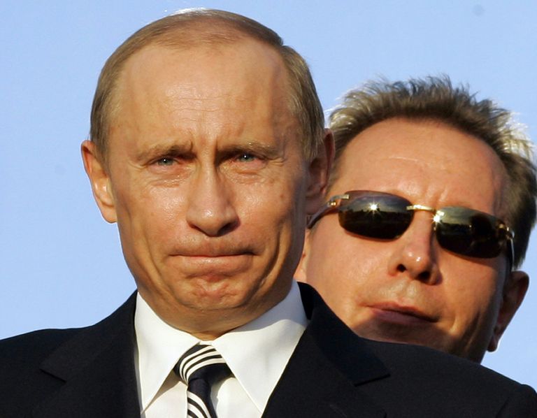 Viktor Zolotov (vasakul) ja Vladimir Putin 2007. aastal. Toona teenis Zolotov presidendi turvaülemana.