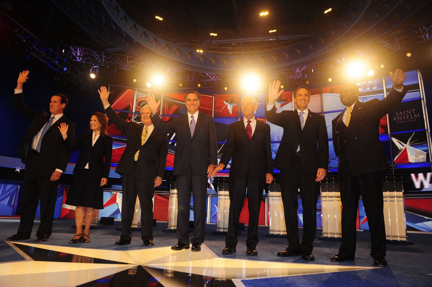 Vabariiklaste kandidaadid (vasakult) Rick Santorum, Michele Bachmann, Newt Gingrich, Mitt Romney, Ron Paul, Tim Pawlenty ja Herman Cain.