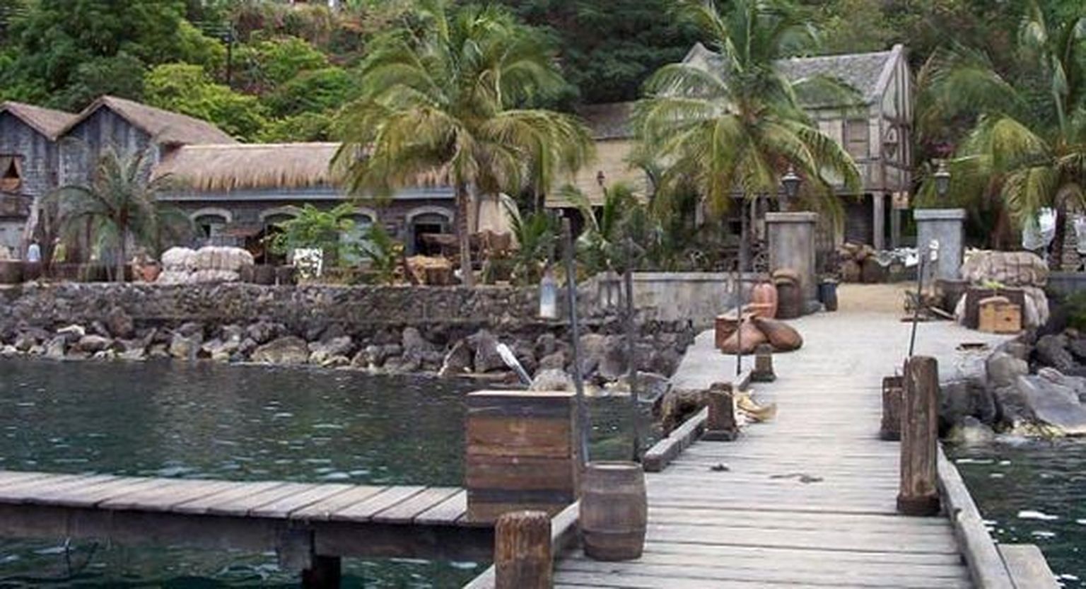 Saint Vincenti ja Grenadiinide saarestiku Wallilabou sadam, kus filmiti menufilme «Kariibi mere piraadid«