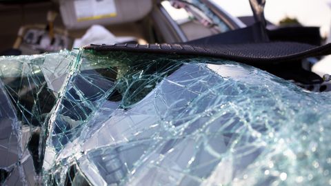 VIDEO ⟩ Sõõrikunäljas pensionär põrutas Fiatiga pagarikoja aknast sisse