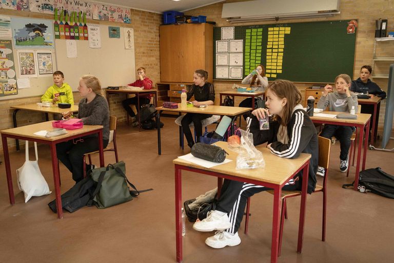 Õpilased Taani Randersi Korshoejskoleni koolis. Taanis on kuni 11-aastased õpilased taas koolis