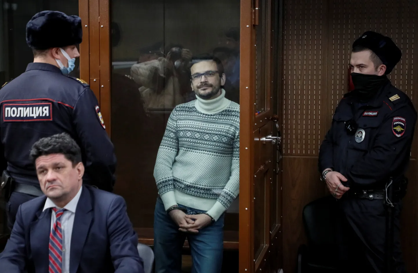 Vene opositsioonipoliitik Ilja Jašin Moskva kohtus.