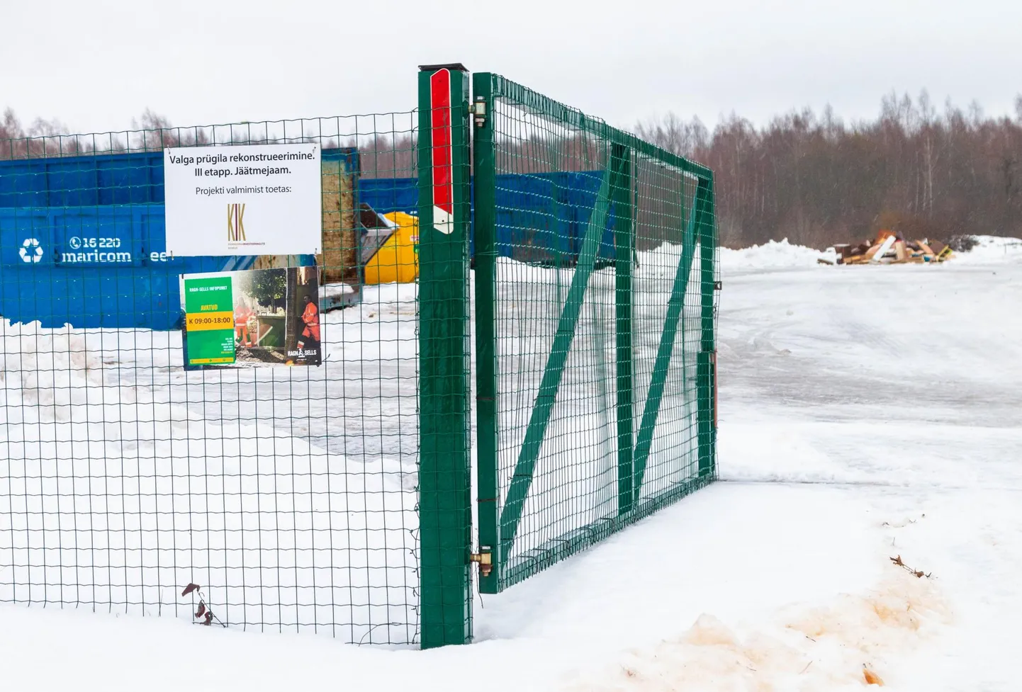 Valgamaa elanikke teenindava jäätmekäitlusfirma Ragn-Sells kord nädalas avatud teeninduspunkt asub nüüd jäätmejaamas linna asustusest väljaspool. Jäätmejaama pidava firma Marico Metall töötaja Rain Savi sõnul on Google Mapsi abil juba punkti otsimas käidud, kuid paraku see sel päeval ei töötanud.