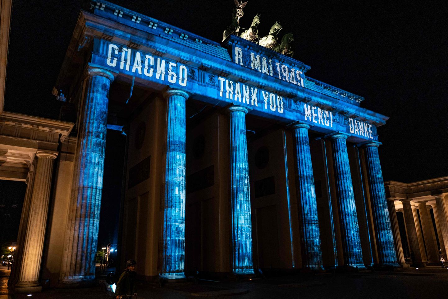 Слово "спасибо" на нескольких языках появилось в центре Берлина.