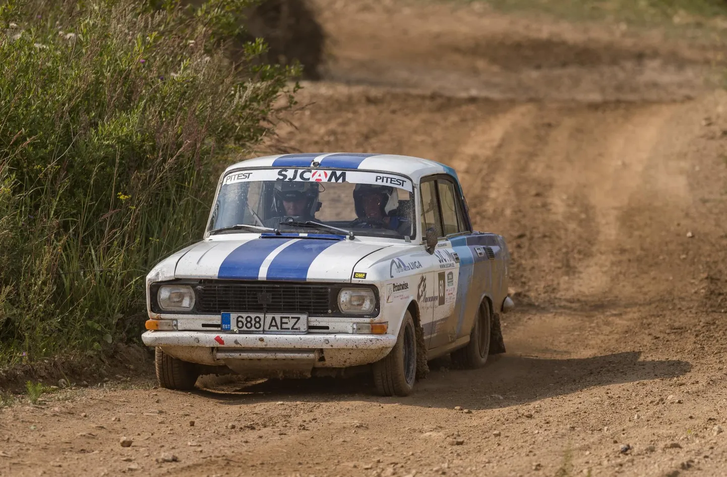 Vana Moskvitš on vinge rallimasin.
