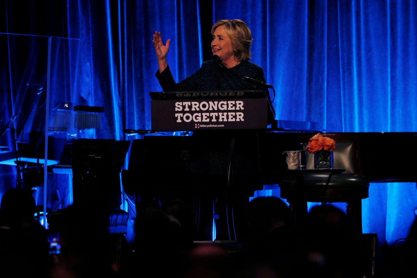 Hillary Clinton  täna lesbi-, gei- ja transseksuaalide (LGBT) kogukonna liikmetele esinemas.