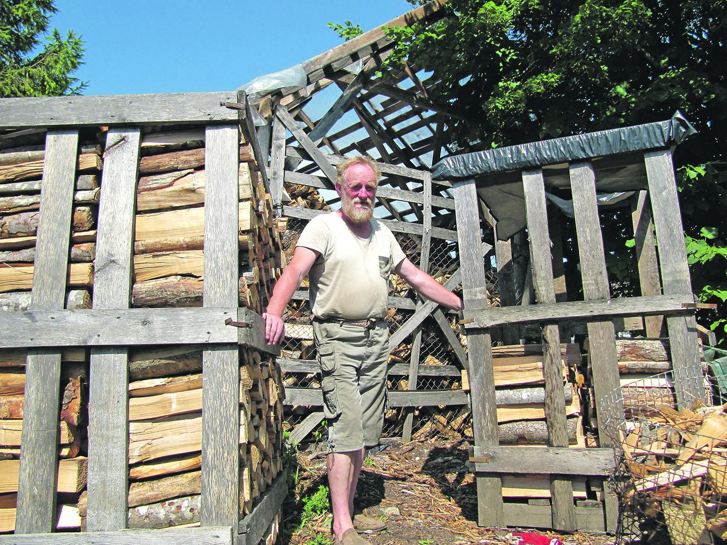 У жителей села самый проверенный способ сэкономить на тепле – запастись 
дровами загодя. Тем более что цены на дрова сейчас резко взлетели.