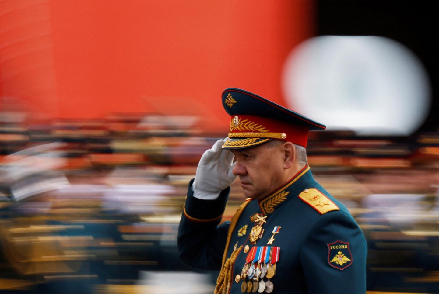Kremli sõjakuriteod Ukrainas on mutta tõmmanud ka Venemaa võidukultuse suurima püha – 9. mai. Pildil kaitseminister Sergei Šoigu möödunud aastal Moskva Punasel väljakul paraadil.

 