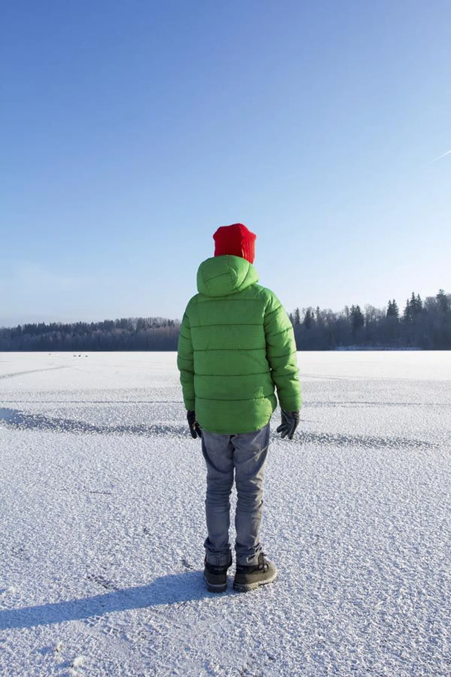 Jää peab olema vähemalt kümme sentimeetrit paks, et inimene võiks julgelt sellele astuda.