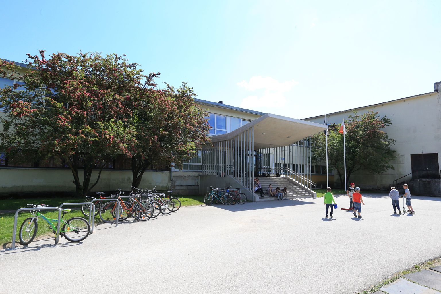 Tartu toetab viie koolivaheaja süsteemi. Pildil Raatuse kool.