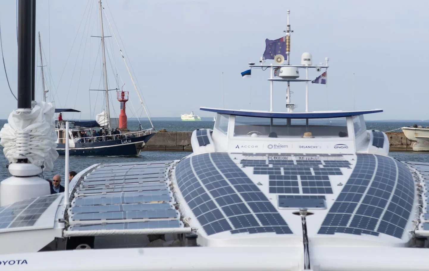 2019. aasta juunis külastas Lennusadamat päikesevoolul liikuv ja vesiniku kütuseelementi kasutav Prantsuse katamaraan Energy Observer.