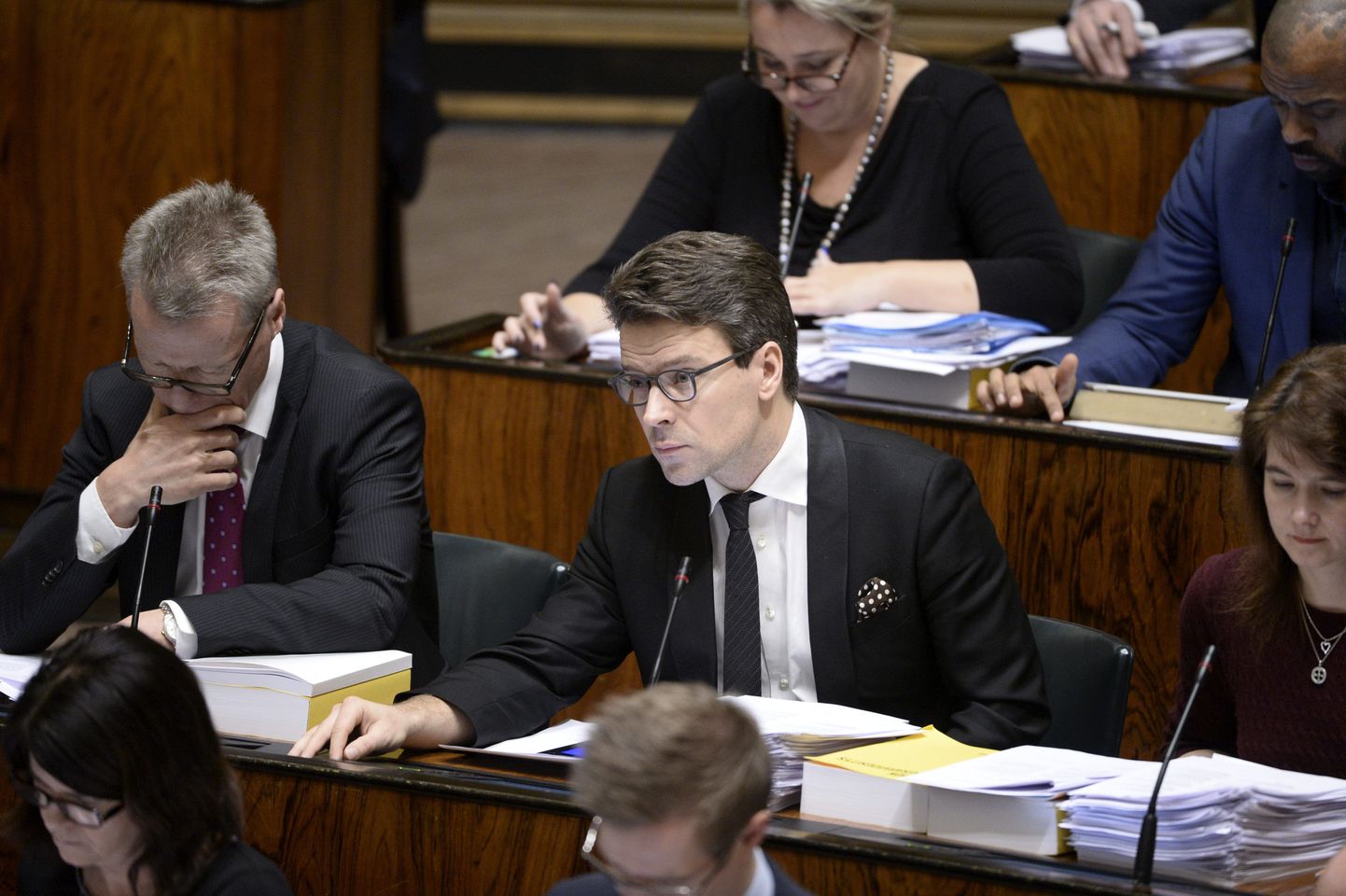Rohelise Liidu juht Ville Niinistö (ees keskel) 5. detsembril Fennovoima loa hääletamisel Soome parlamendis.