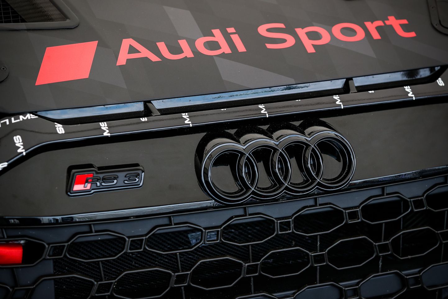 Mootorisport pole Audile, kelle neljarõngalist logo on siin pildil näha, ega Porschele võõras.