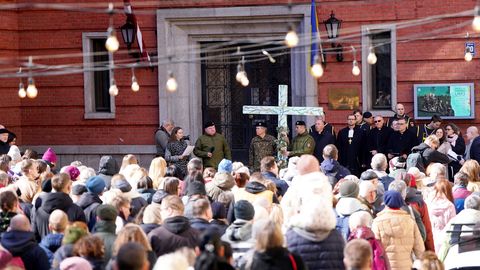 FOTO ⟩ Vecrīgā norisinājies Ekumeniskais Krusta ceļš