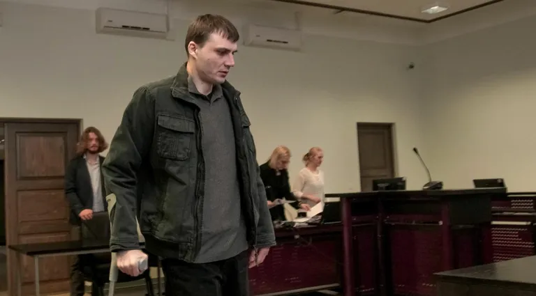 Järjekordse mõrva toime pannud Oleg Pitjukov 17. novembril 2014 Pärnus Kuninga tänava kohtumajas.