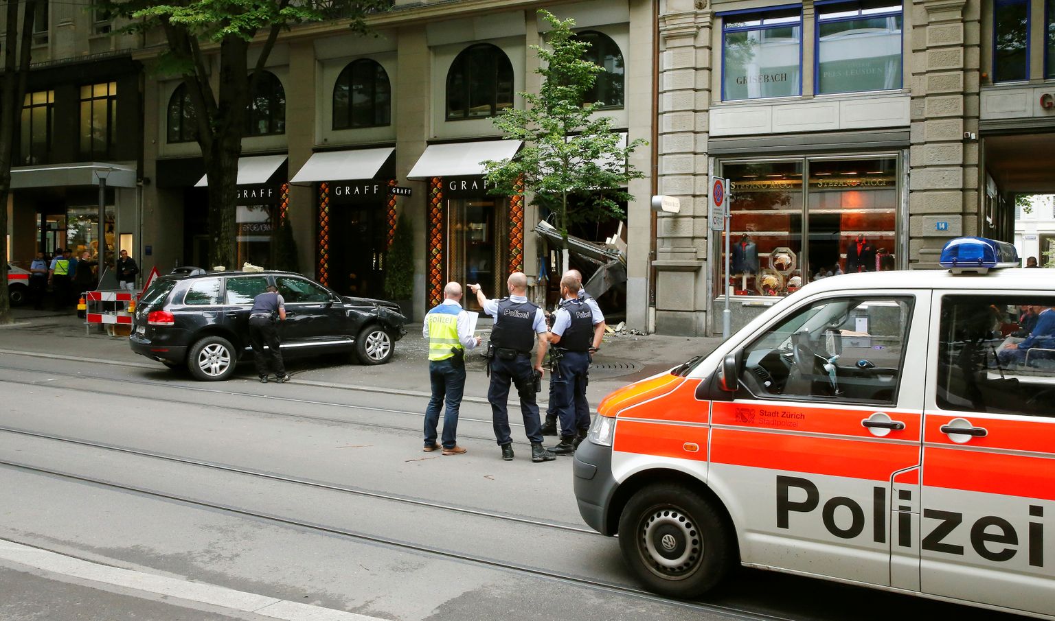 Šveitsi politseinikud.