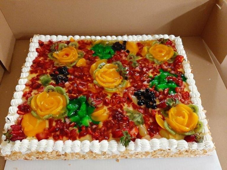 Клиент порадовал тортом сотрудников пярнуского Maksimarket.