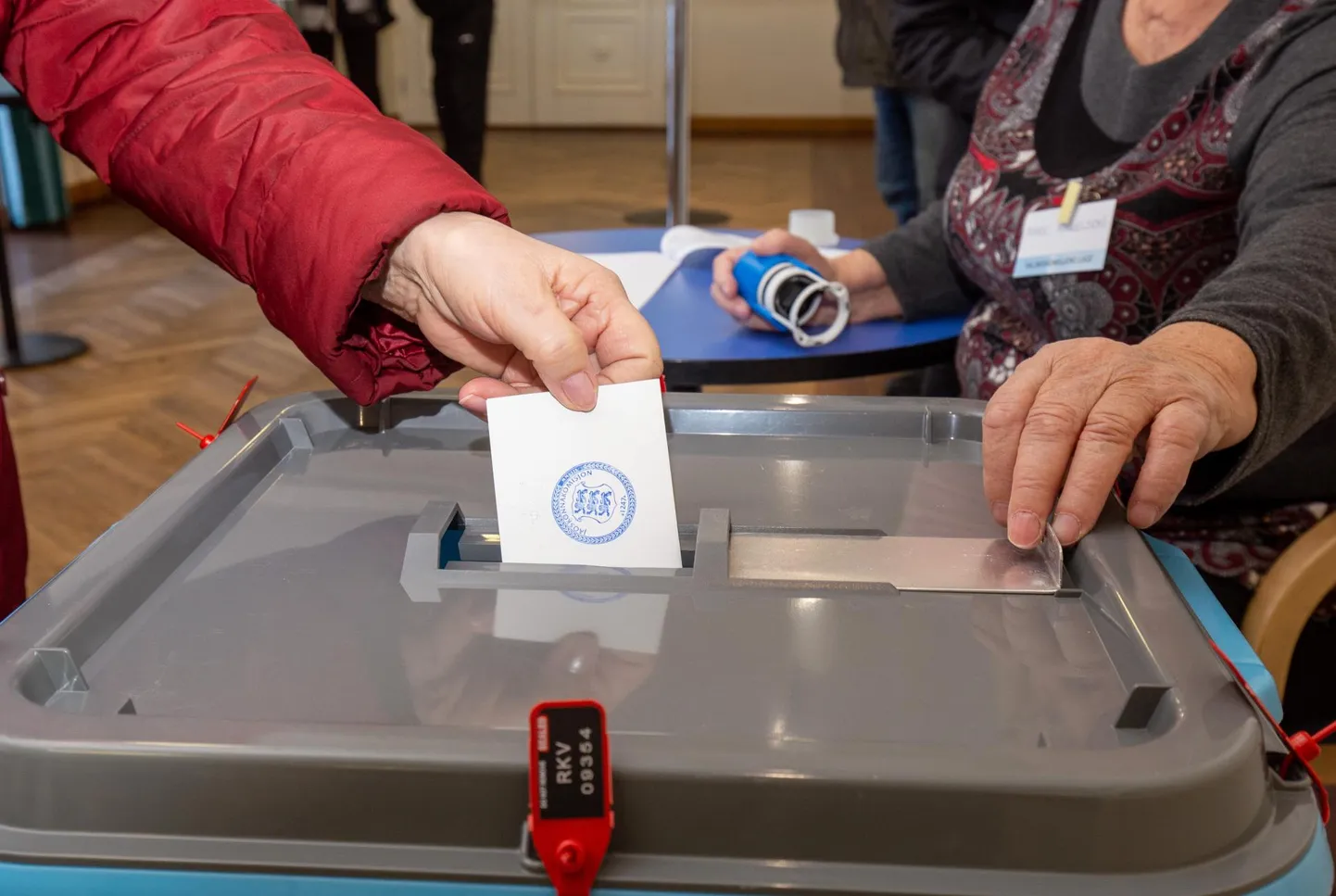 Viljandi maakonnas oli neljapäeva pärastlõunaks käinud pabersedeliga hääletamas üle 2000 inimese ning pooled neist olid seda teinud Viljandi linnas.