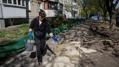 Krievija naktī uz pirmdienu uzbrukusi Ukrainai ar 142 droniem