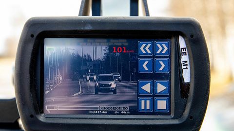 Galerii ⟩ Liiklustalguliste radarile kimas linnas 101kilomeetrise tunnikiirusega sportauto