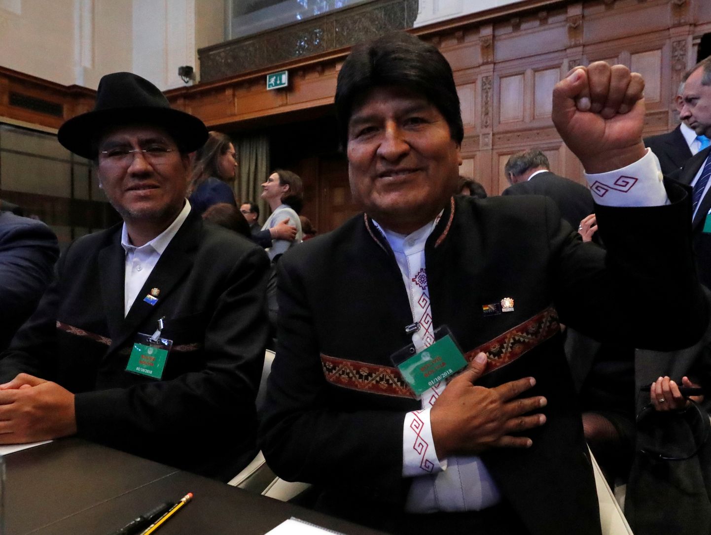 Boliivia president Evo Morales (paremal) osales täna isiklikult Rahvusvaheline Kohus istungil, kus arutati nõuet, et Tšiilia peaks asuma rääkima läbi ookeanile ligipääsu tagamise üle.