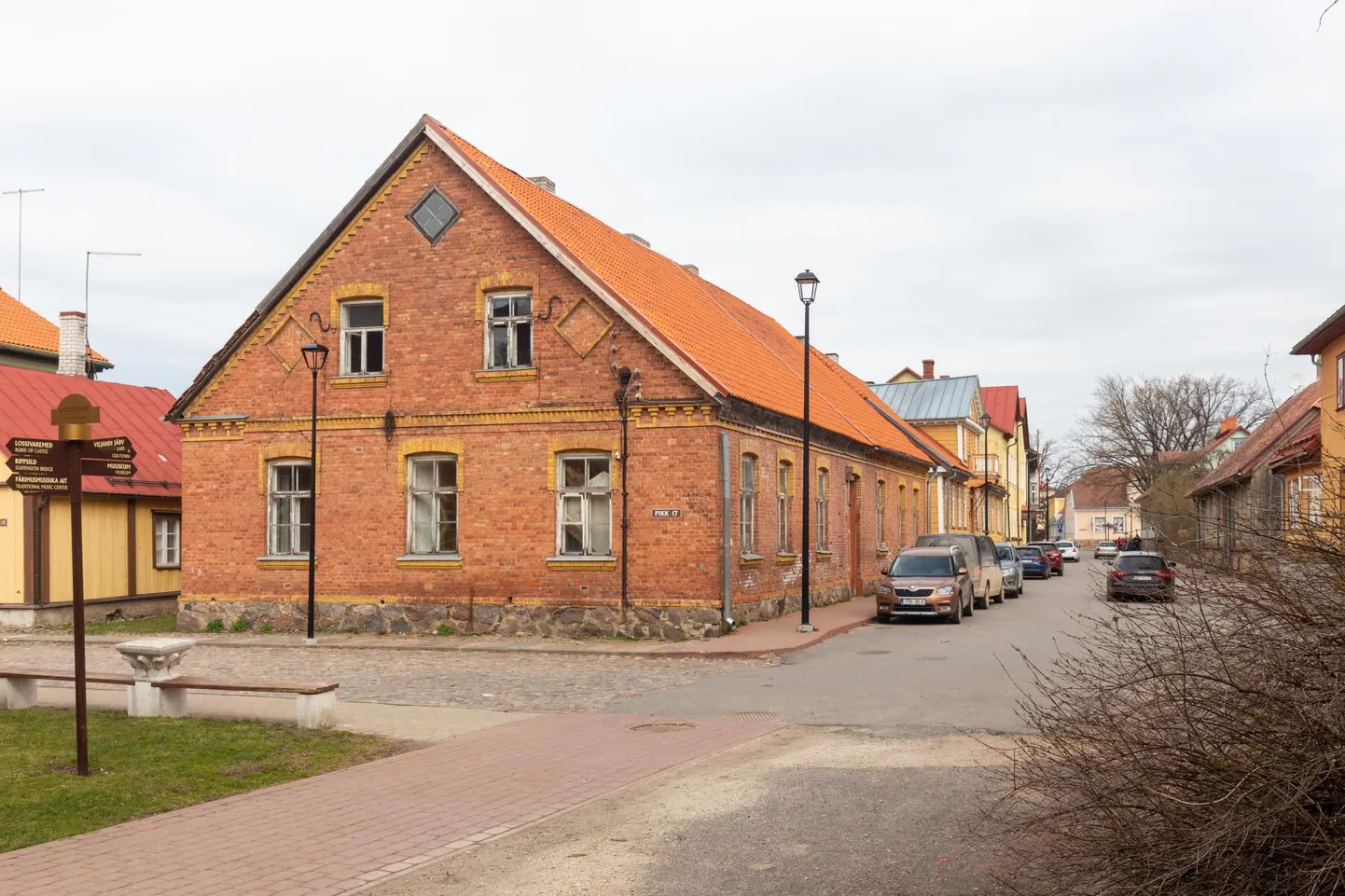 Lossi tänava lõigul on kaevetööd.
