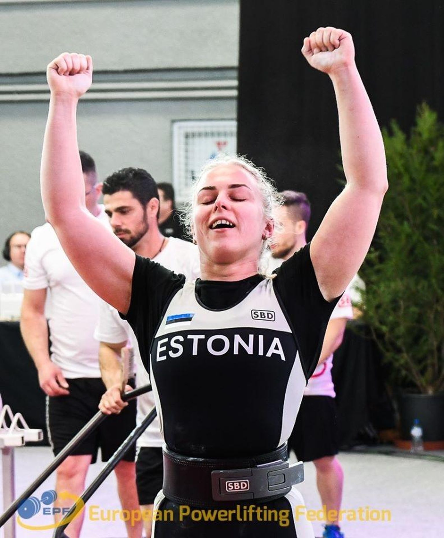 Helena Veelmaa kompab võimete piire ja püstitab jõutõstmises oma kaaluklassis üha uusi Eesti rekordeid.