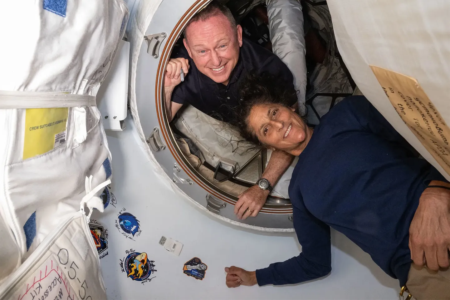 Barry Wilmore ja Sunita Williams juulis 2024 ISSil. Kahe USA astronaudi kaheksapäevane viibimine kosmoses muutus üheksaks kuuks. Nad peaks jõudma Maale tagasi 18. märtsil 2025.