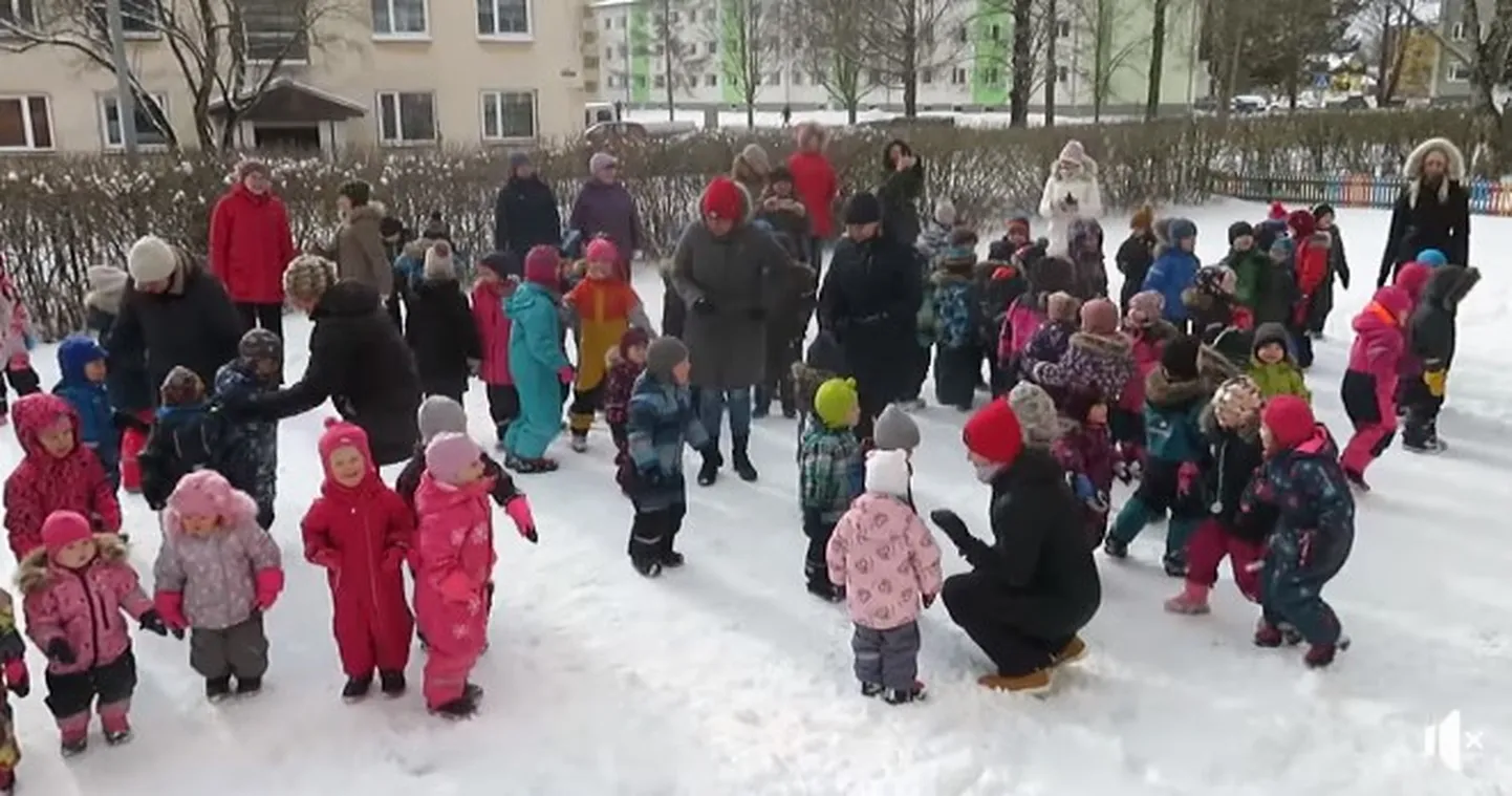 Redeli lugu pani lapsed hüppama.