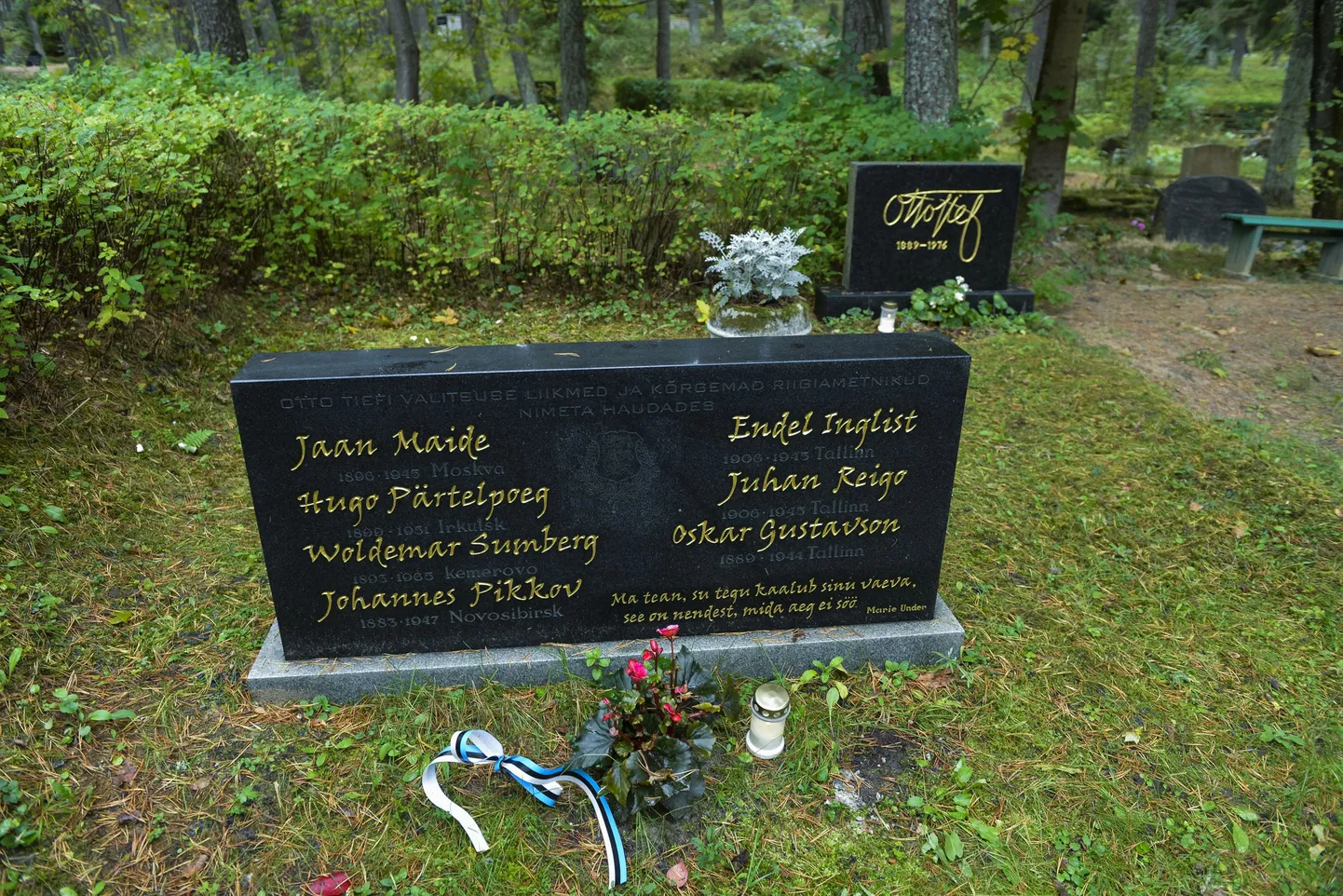 Otto Tiefi valitsuse mälestusmärk Tallinna Metsakalmistul.