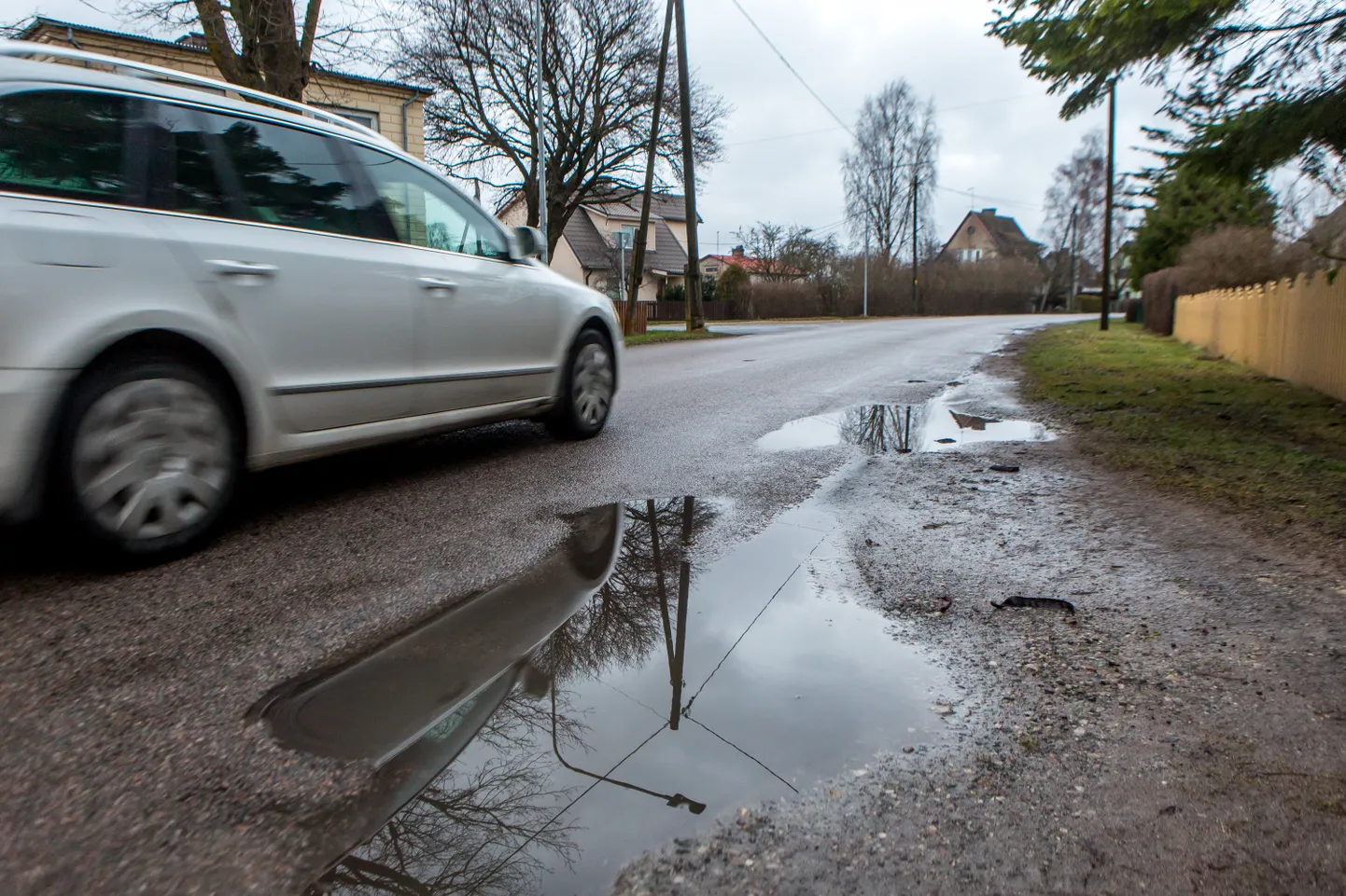 LOIK LOIGUS KINNI: Lähiajal laste kooliteele kõnniteed oodata pole.