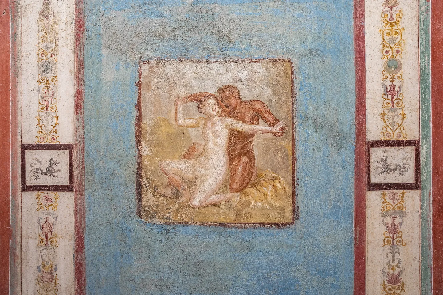 Arheoloogid leidsid Itaalias Vana-Rooma linnas Pompeis hiljuti väikese maja, milles on ka erootilisi freskosid.