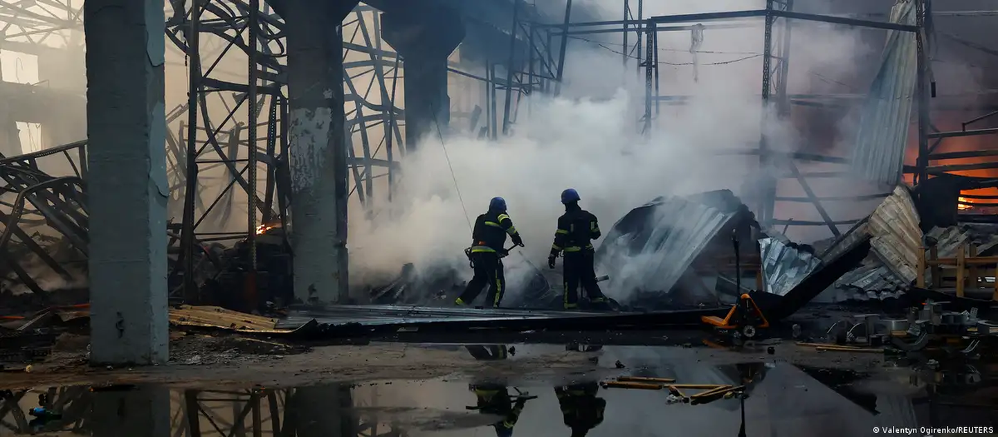 Разрушенные здания в Киеве после российской атаки с воздуха