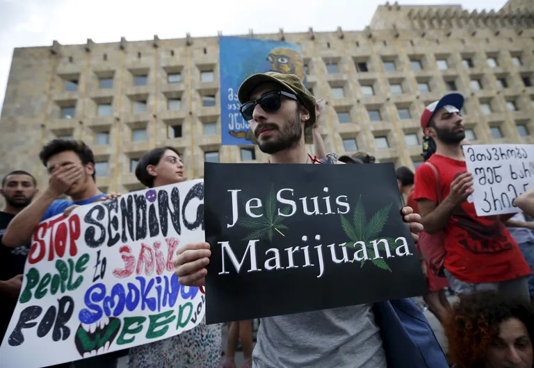 Thbilisis üleeile toimunud marihuaana legaliseerimise pooldajate meeleavaldus. Fotod: Scanpix
