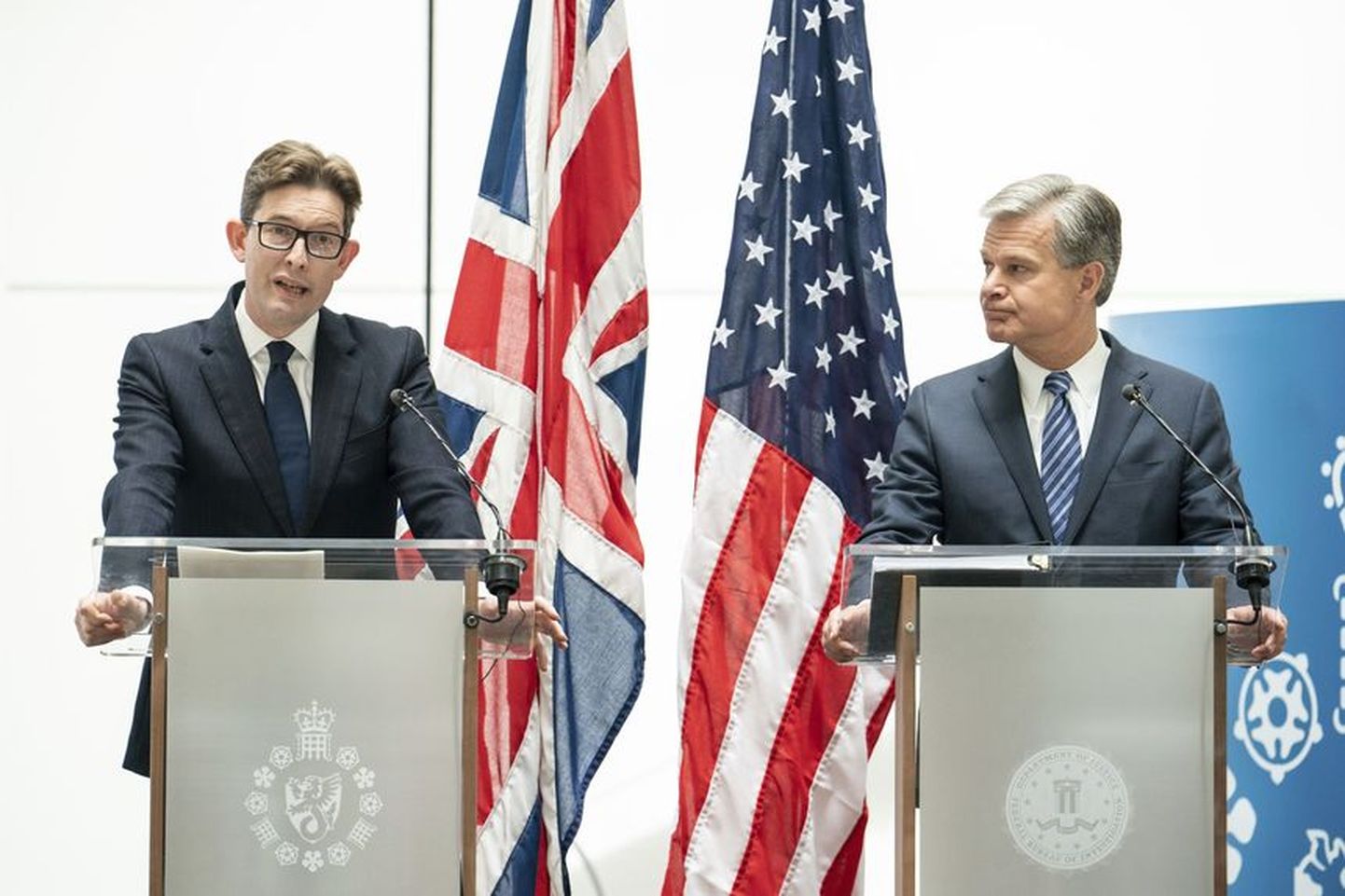 MI5 peadirektor Ken McCallum (vaskakul) ja FBI direktor Christopher Wray kolmapäeval Londonis ärikogukonnale esinemas.