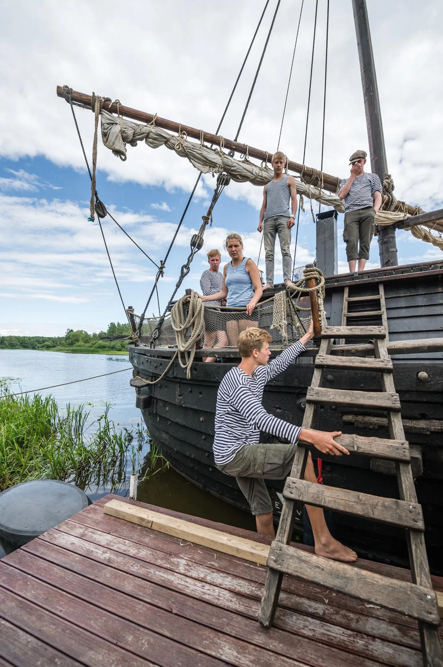 Lodjameeskond valmistab Jõmmut ette lõbusõiduks.