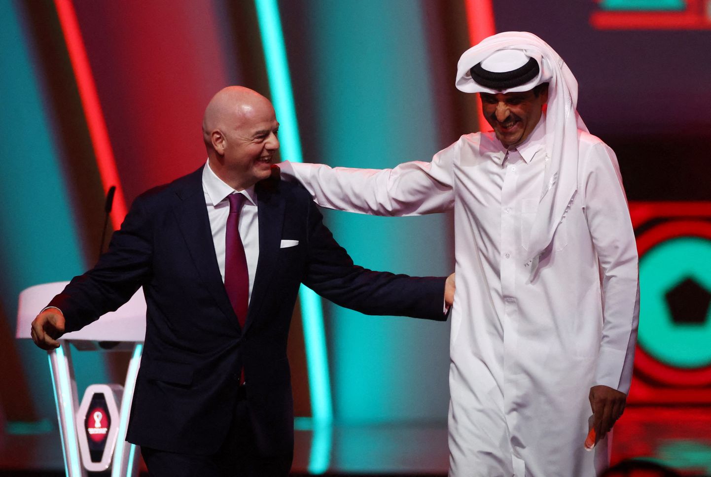 FIFA prezidents Džanni Infantīno un Kataras emīrs Tamīms bin Hameds al Tānī