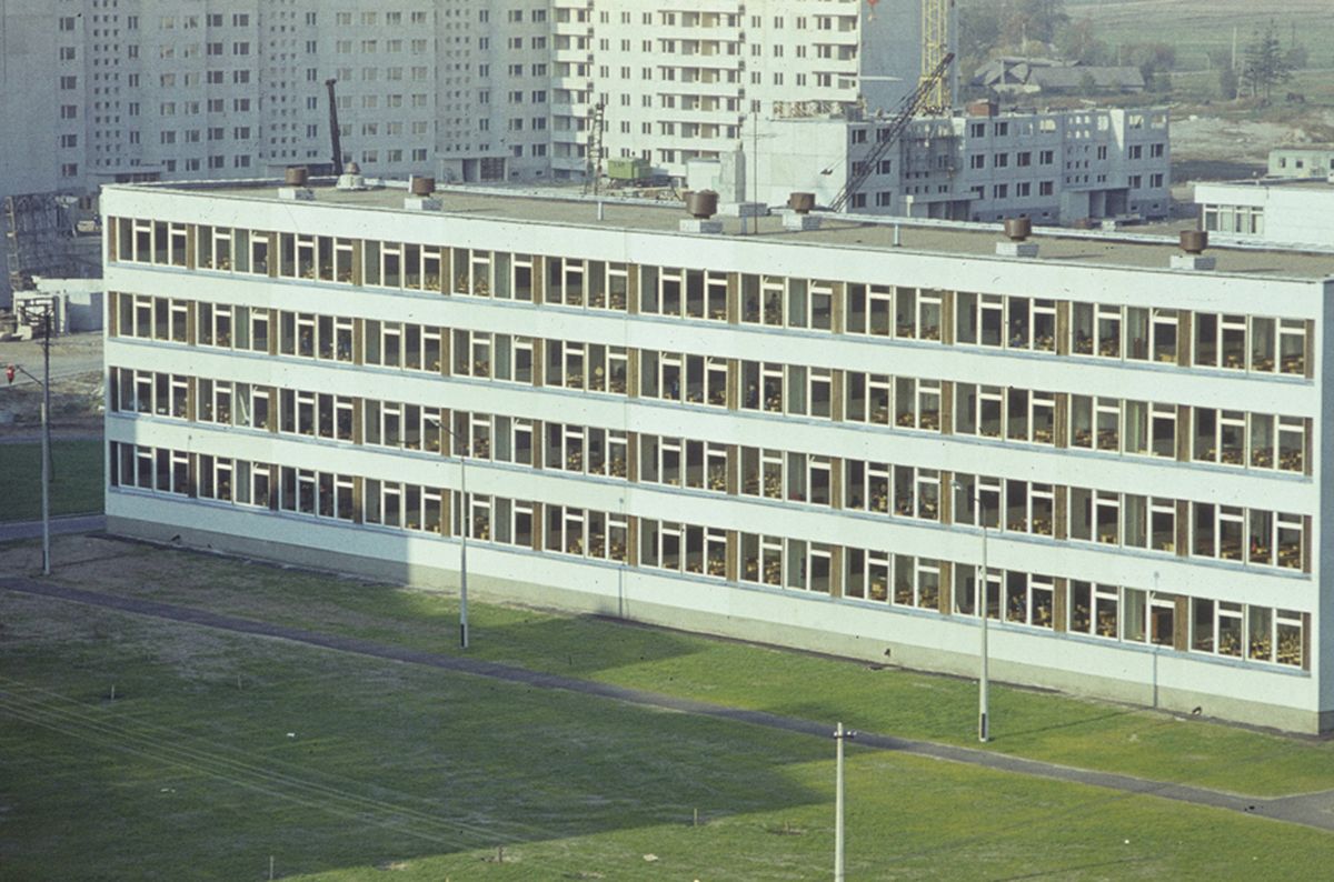 Väike-Õismäe 17. keskkool 1975. aasta septembris ehk selleaegse nimega J. Nikonovi nimeline Tallinna 17. keskkool