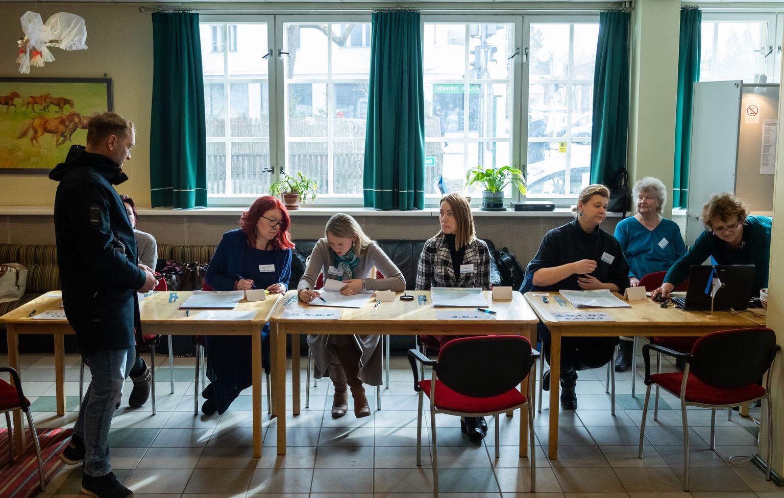 Выборы в Рийгикогу 3 марта 2019 года. Избирательный участок в таллиннском районе Нымме.