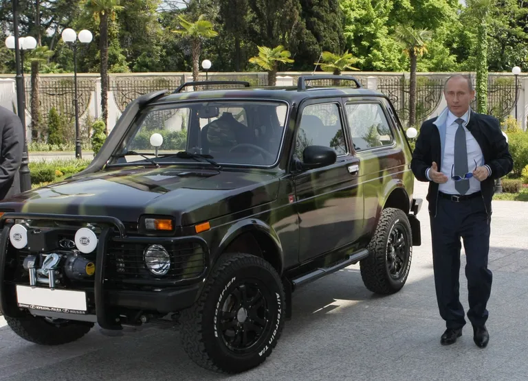Vladimir Putin ja tema Lada Niva. / Scanpix