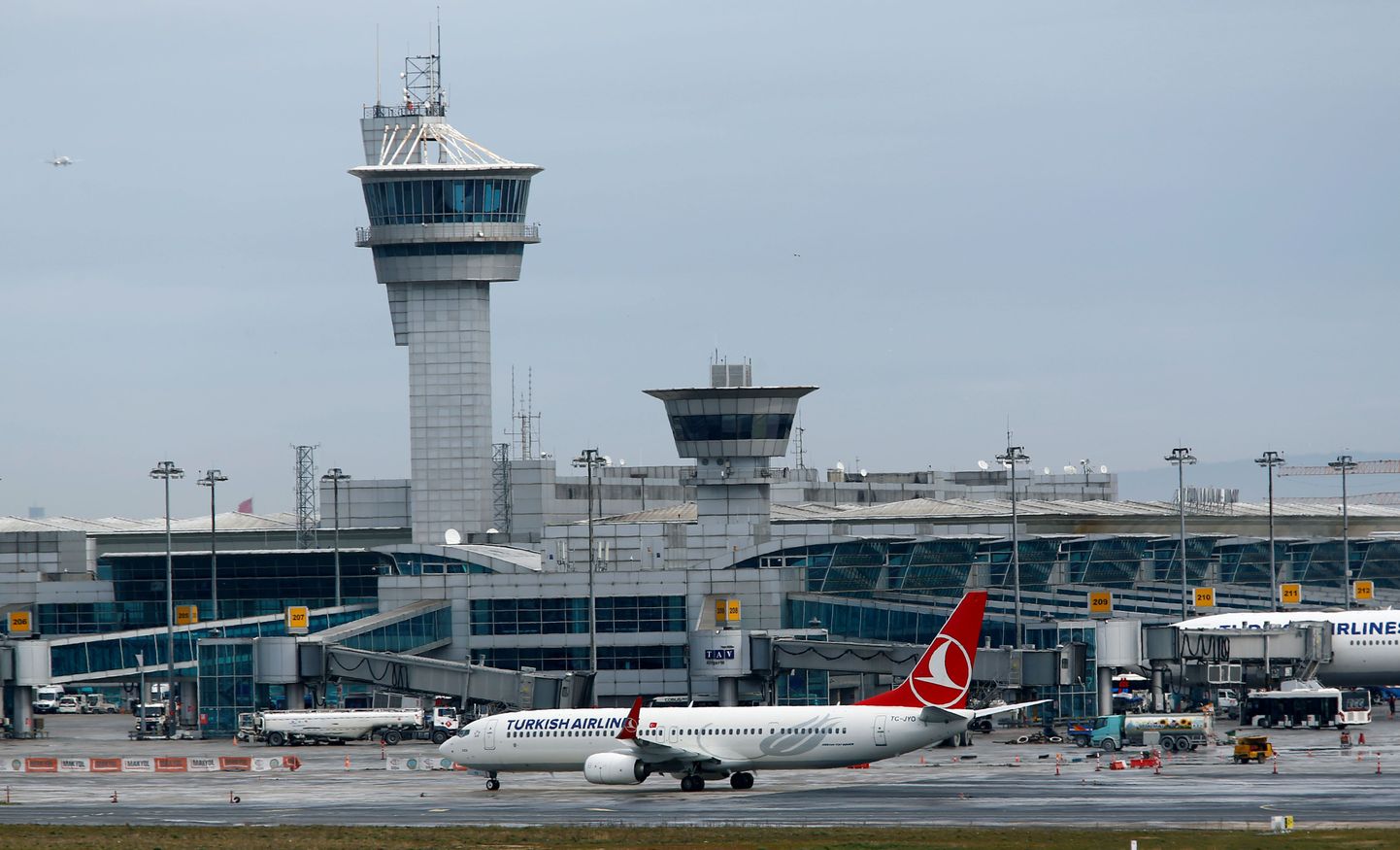 Аэропорт имени Ататюрка в Стамбуле.