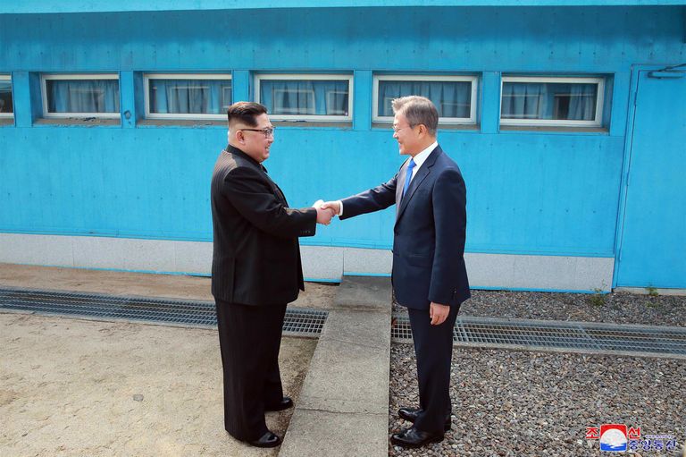 Kim Jong-un ja Moon Jae-in (paremal)