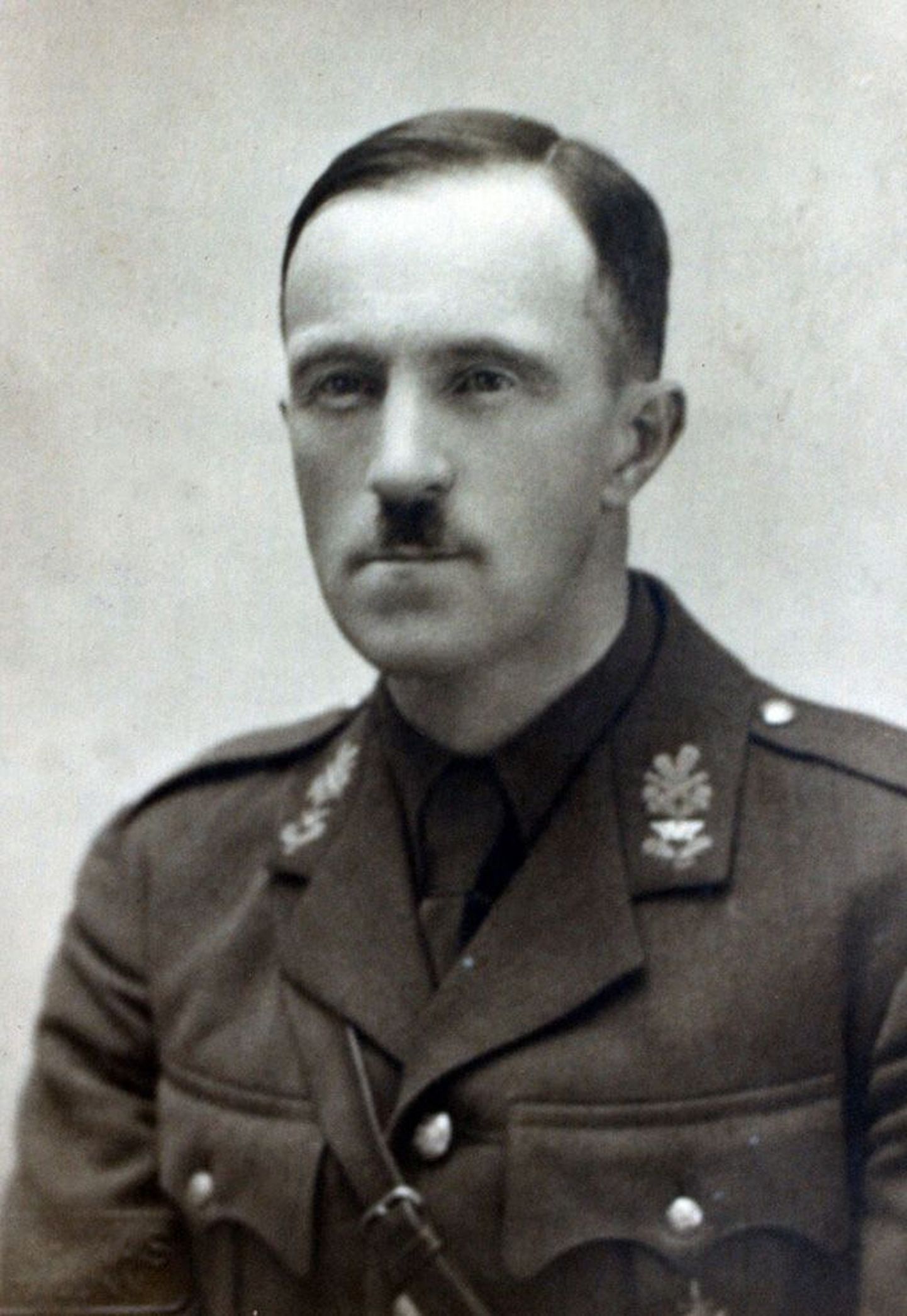 Major Boris-Oleg-Ernst Kaljuveri, Soomusrongirügemendi I divisjoni ülem.