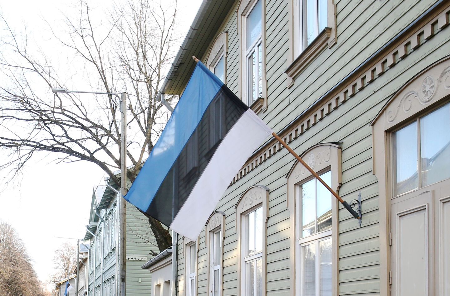 Eesti lipp elumajal Karlovas.