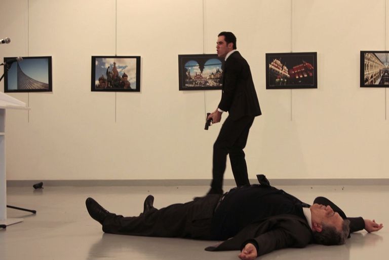 Relvastatud isik ja surmavalt haavata saanud Venemaa suursaadik Türgis Andrei Karlov