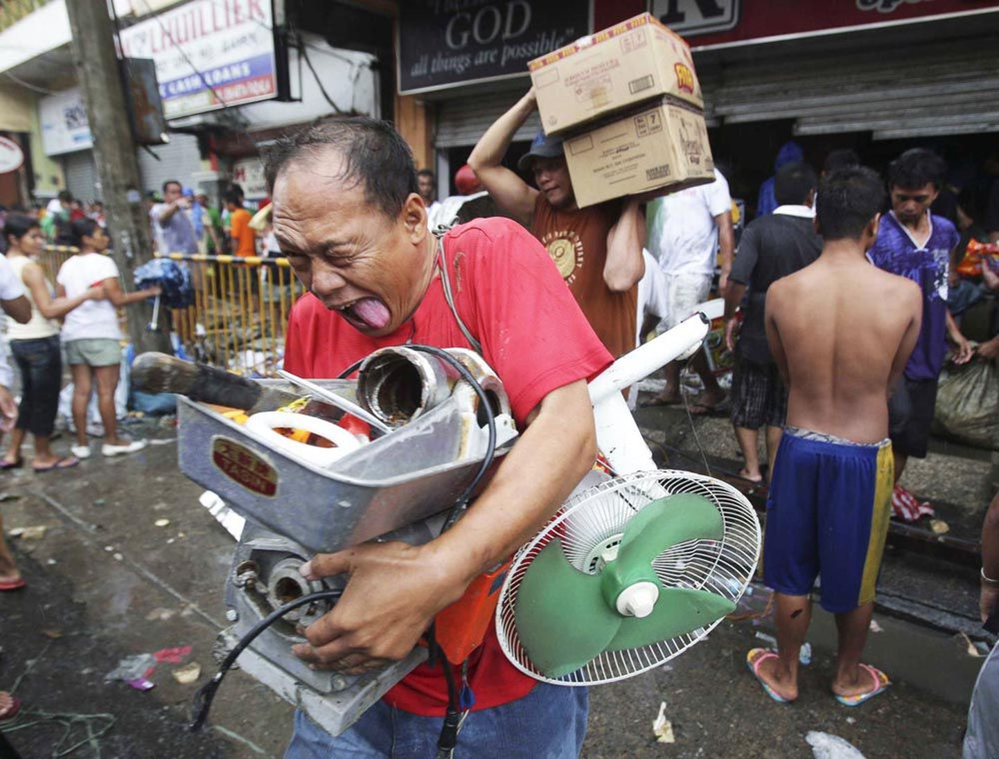 Taclobanis käis eile laastamine, mis mõne kohaliku hinnangul võib üle kasvada tapmiseks.