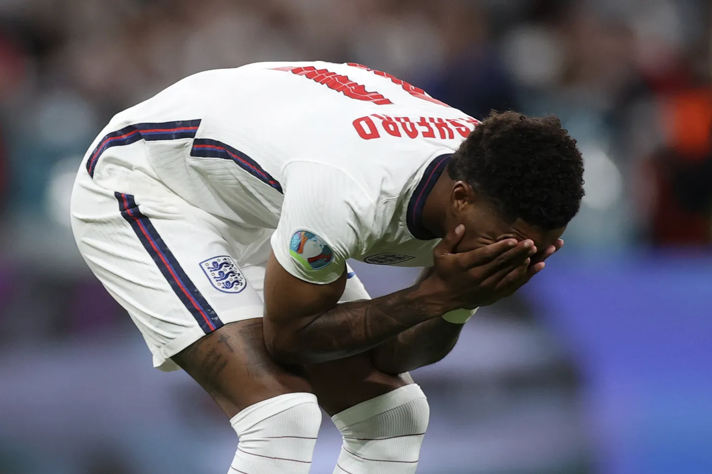 Inglismaa jalgpallikoondislane Marcus Rashford pärast eksimust EMi finaali penaltiseerias.