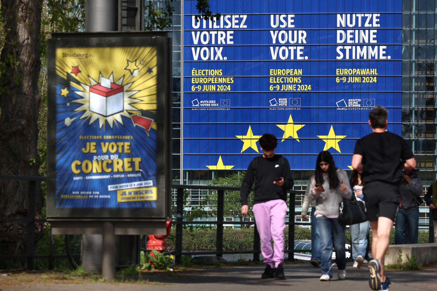 Euroopa Parlamendi valimistel hääletama kutsuvad plakatid parlamendihoonel Prantsusmaal Strasbourgis.
