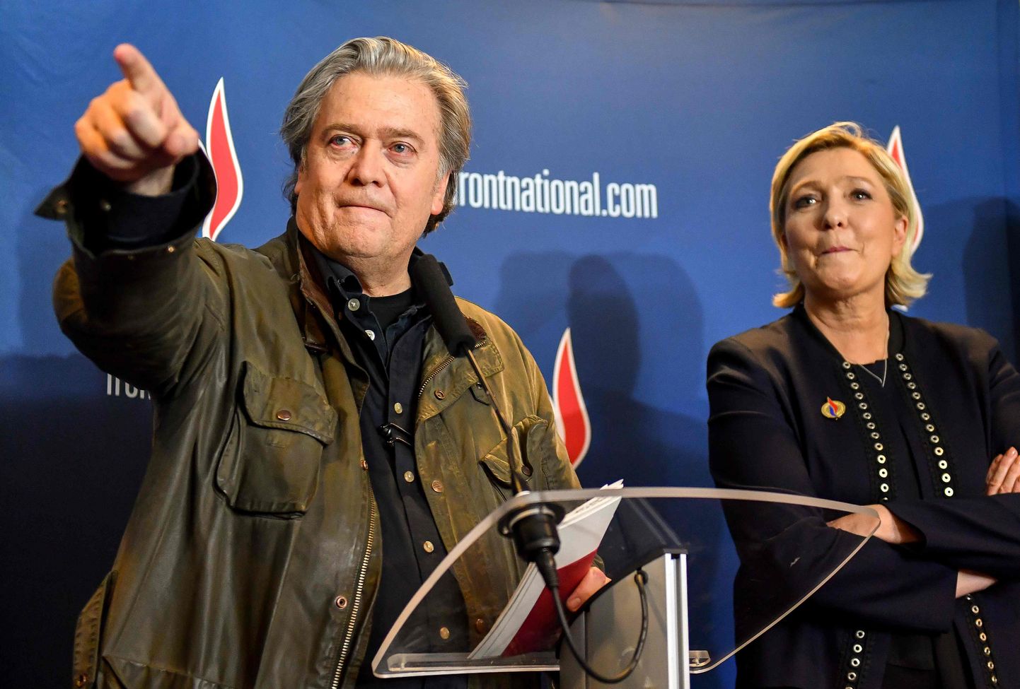 Steve Bannon ja Merine Le Pen.