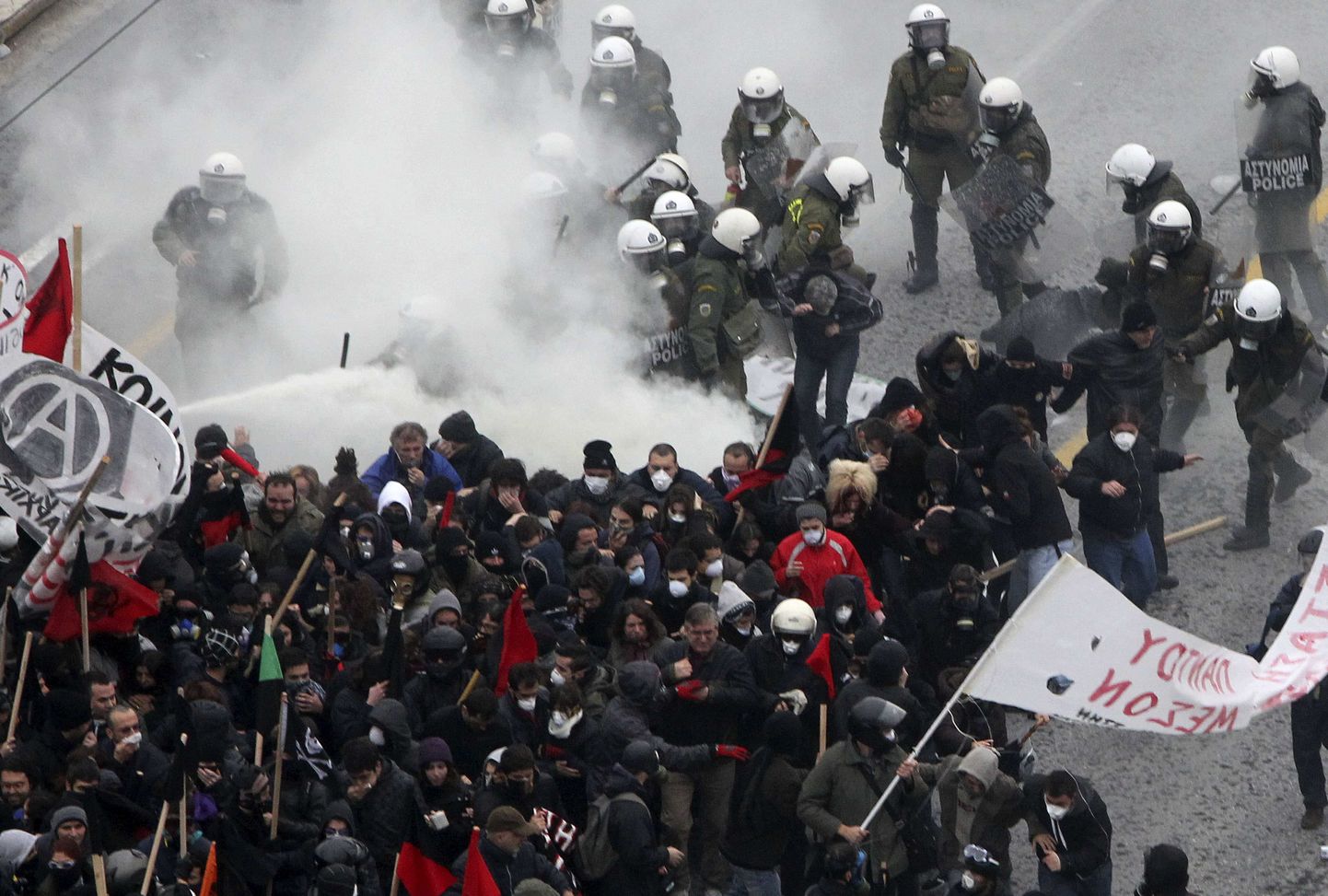 Kreeka märulipolitsei kokkupõrge meeleavaldajatega Ateenas.
